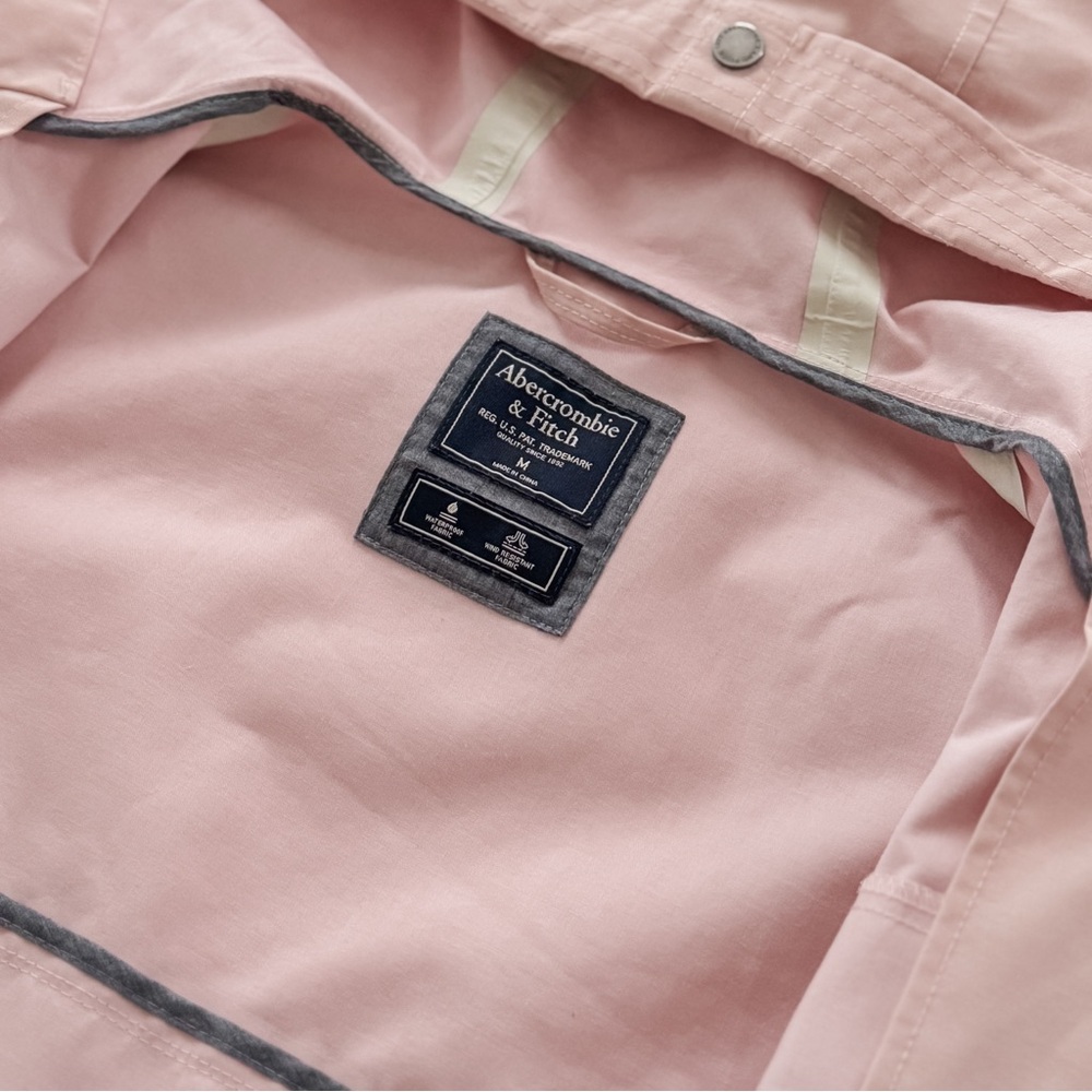 Abercrombie & Fitch Classic Rain Jacket in Blush Pink - Picture 4 of 12
